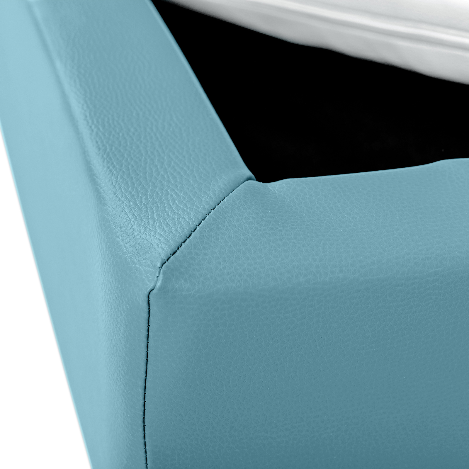 Detail CARLO Weichschaumbett Eckdetail von Babybett oder Kinderbett aus Vollschaum bezogen mit Kunstleder in hellblau und einer hygienischen Matratze in Kunstleder weiß