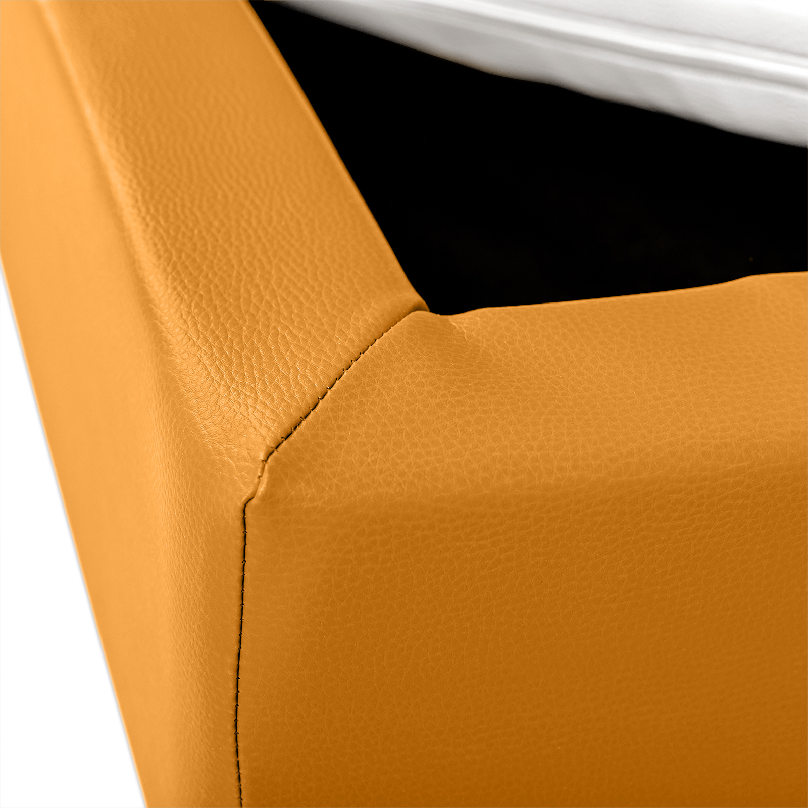 Eckdetail von Babybett oder Kinderbett aus Vollschaum bezogen mit Kunstleder in orange und einer hygienischen Matratze in Kunstleder weiß