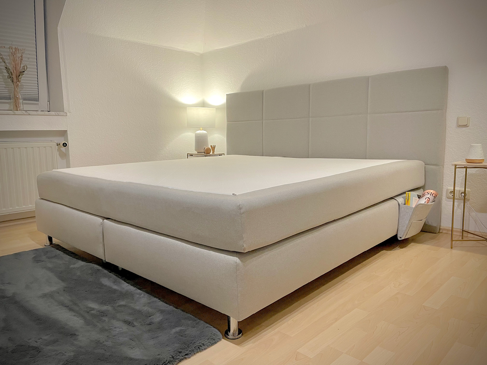 GEHLER Boxspringbett Maßanfertigung Maßangefertigtes modernes graues Boxspringbett in schönem Ambiente