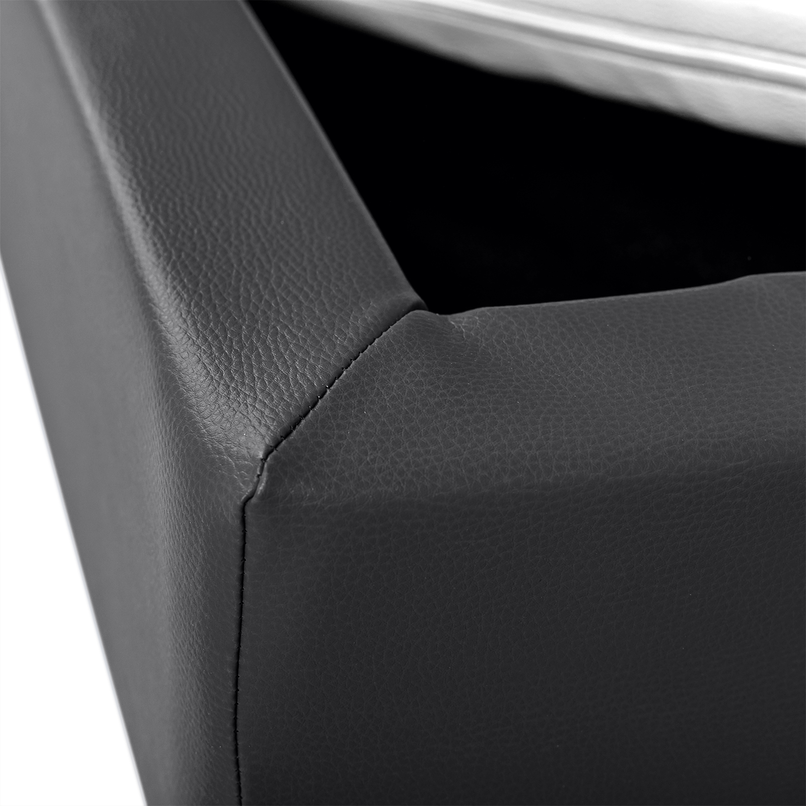 Eckdetail von Babybett oder Kinderbett aus Vollschaum bezogen mit Kunstleder in schwarz und einer hygienischen Matratze in Kunstleder weiß